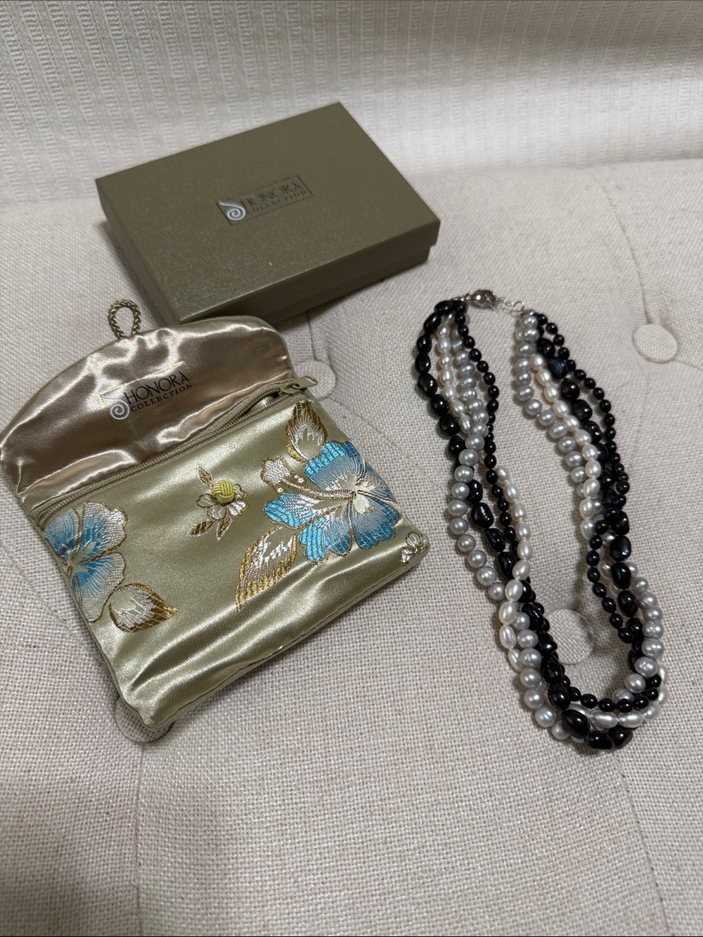 Honora Collection Black & White Freshwater Pearl Neclace, pouch & box